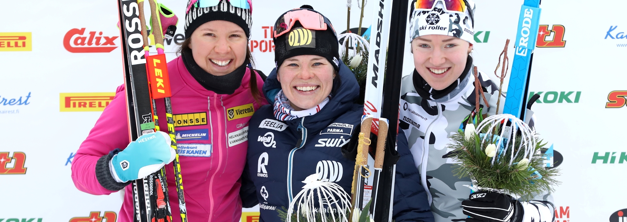 Moikataan hymyssä suin muita hiihtäjiä ladulla!